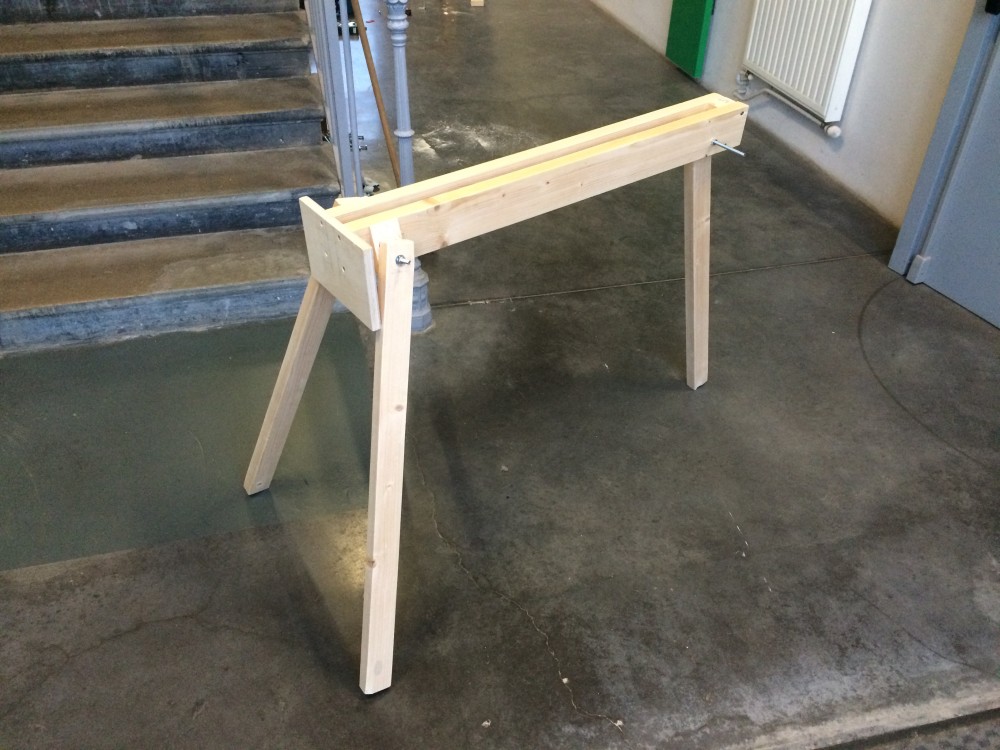 Autonomie Bricolée | Chevalet / établi construit pour poursuivre les bricolage pendant le confinement. Sur le principe décrit sur ce lien : https://www.instructables.com/id/Ultimate-sawhorse-rockwell-jawhorse-mate/