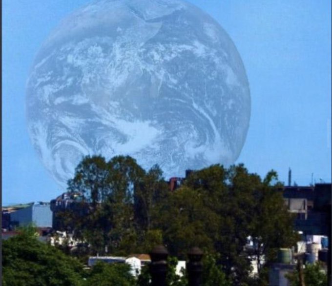 La terre dans le ciel | Avec la baisse de la pollution, la Terre est à nouveau visible dans le ciel. 
Nous sommes le problème.
https://twitter.com/RyoSaeba971/status/1247566248445120513