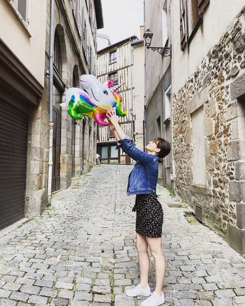 Licorne à Limoges | Jour je ne sais plus... il pleut des licornes à #Limoges
Tête de licorne
Visage faisant un clin d'oeil et tirant la langue
:Cœur étincellant: :Tête de licorne:
🤷🏻‍♀️
lanaturereprendsesdroits #noussommesleproblème
https://twitter.com/LauraRose_____/status/1255447063480983557/photo/1