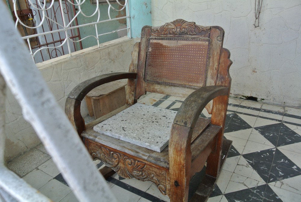 Tactical display | Fixed chair or display, Habana